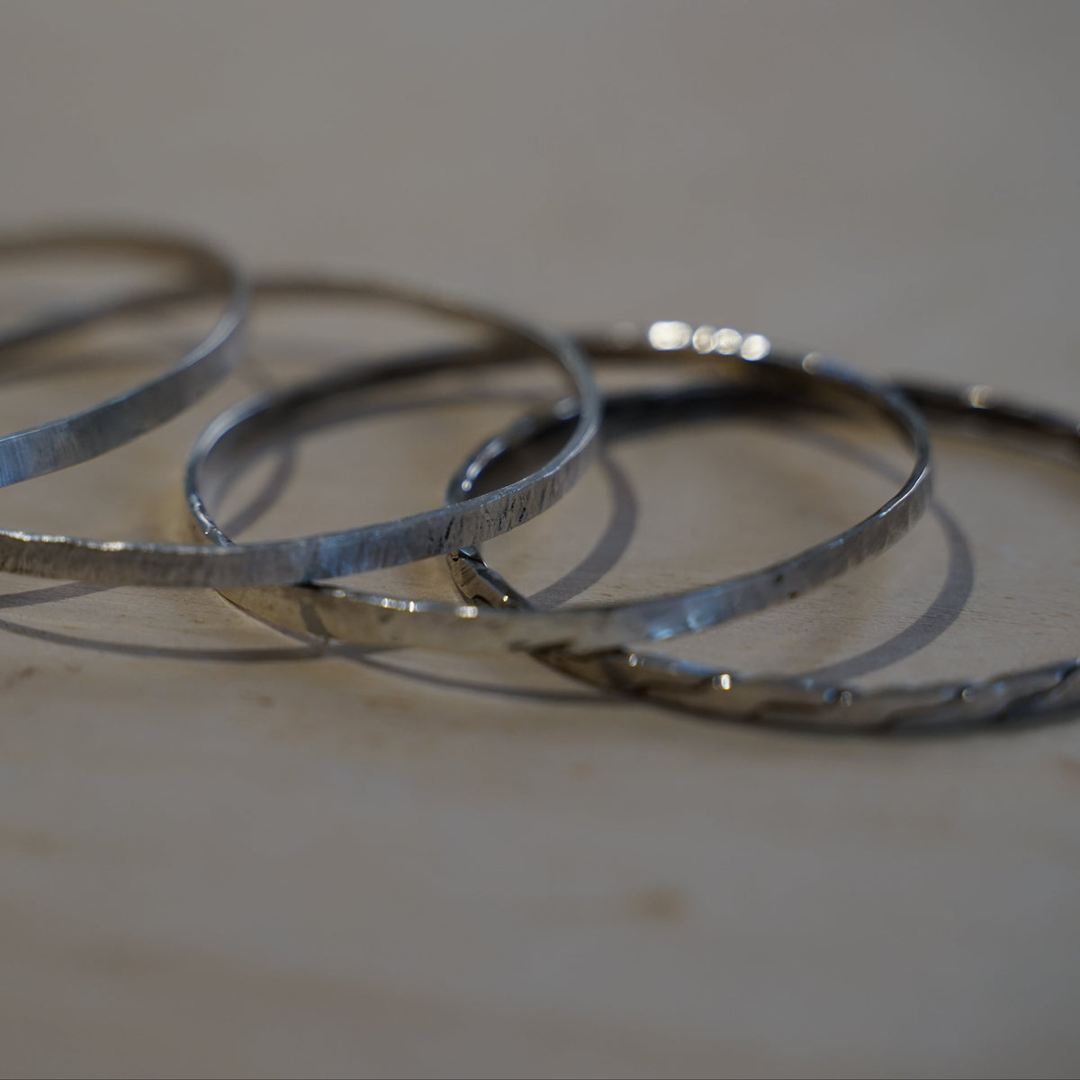 Goldschmieden für Anfänger: Ein Armband aus Silber