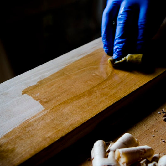 Herstellung von Ölen für Holzoberflächen