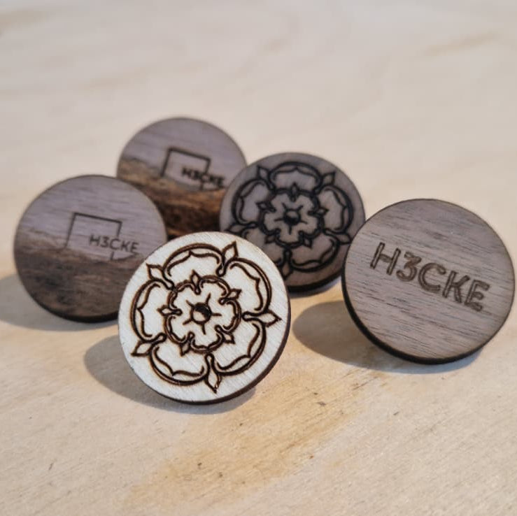 Community-Event: Trachten-Anstecker