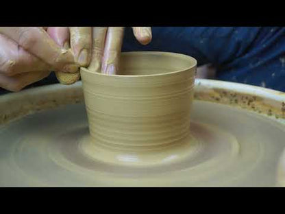 Töpfern an der Töpferscheibe für Anfänger*Innen
